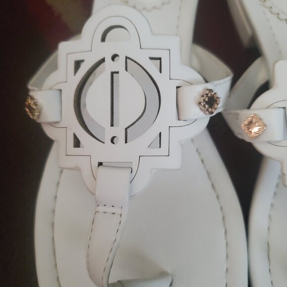 NWOT Crown and Ivy Women’s Wylie White Thong Sandals Size 7 - Picture 7 of 7